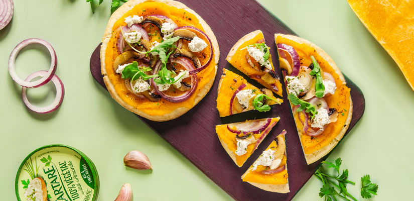 Pizza pita à la tartinade végétale ail & fines herbes | I Love Cheese